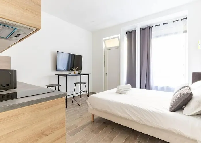 Ballu Place De Clichy Cosy Studio